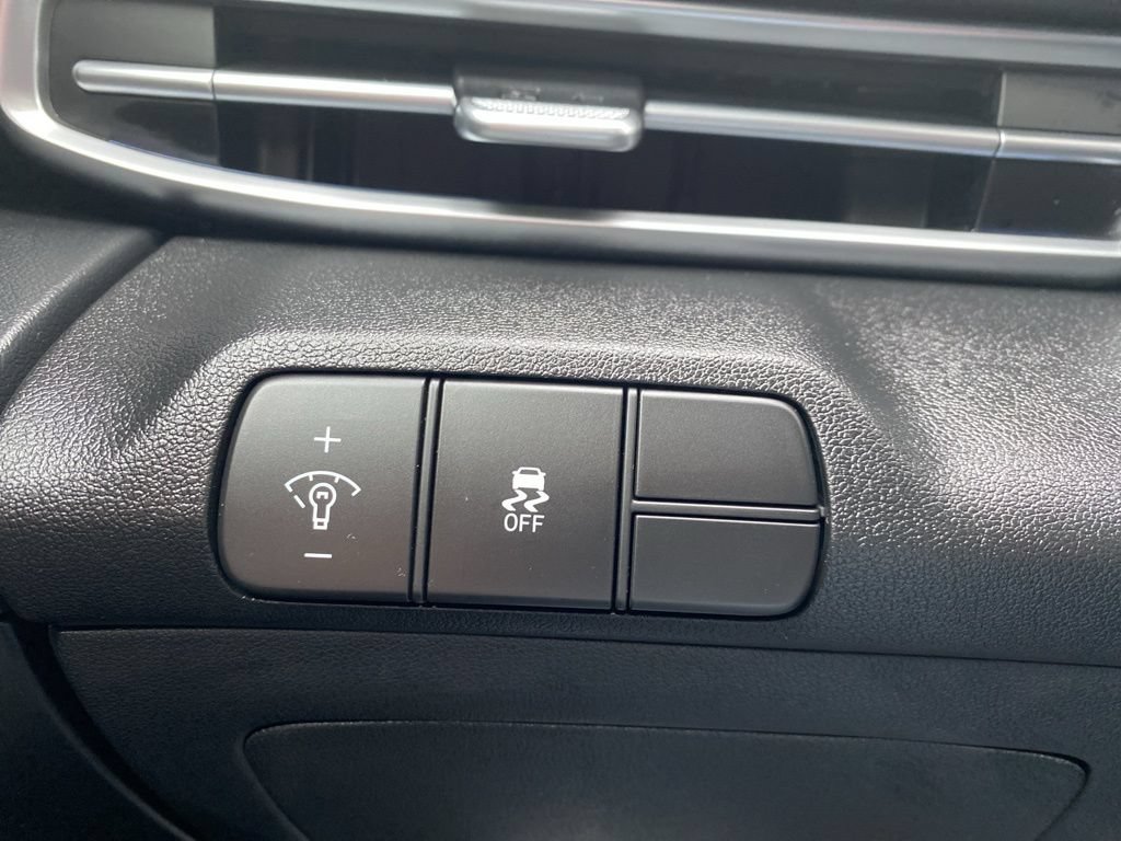 New 2025 Hyundai Elantra SEL FWD image 24