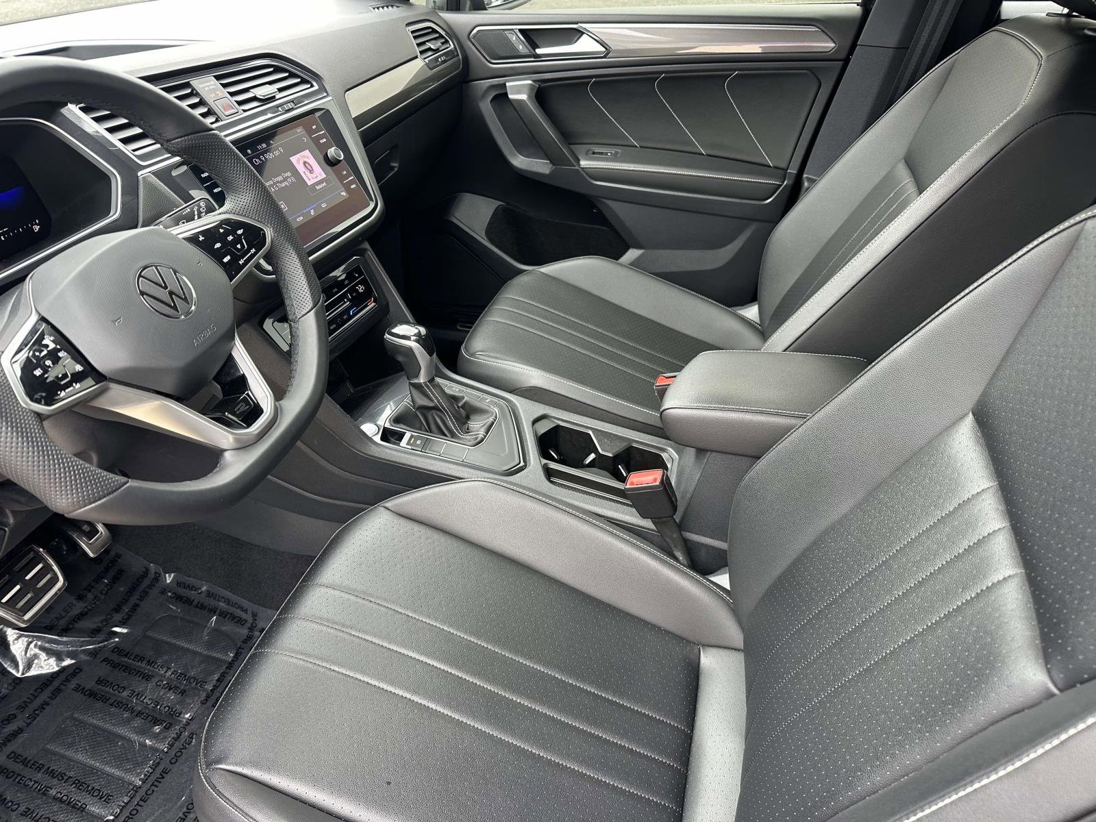 Certified 2022 Volkswagen Tiguan SE R-Line image 14