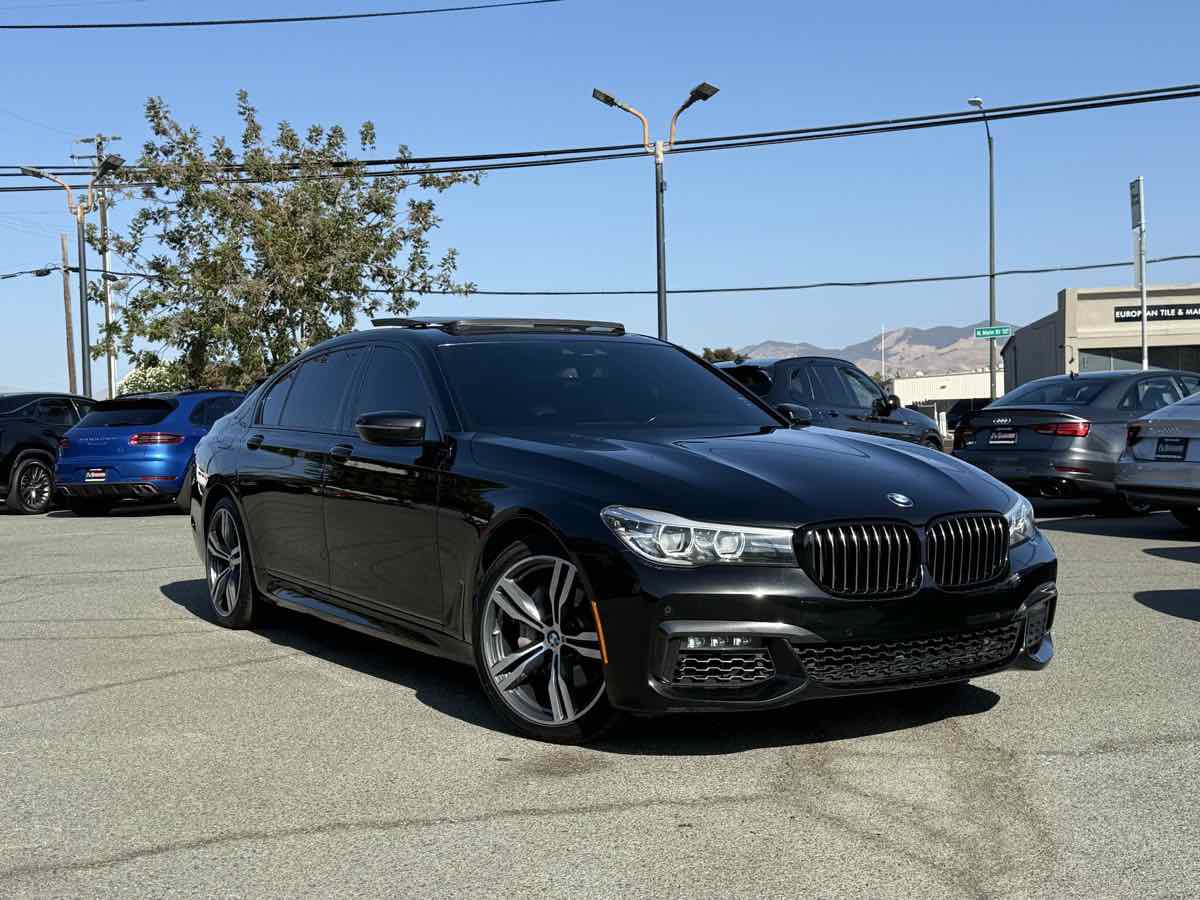 Used 2019 BMW 740i image 1