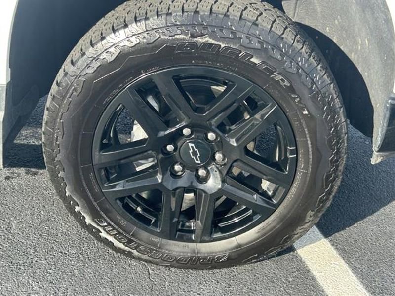 Used 2025 Chevrolet Silverado 1500 LT Trail Boss w/ Convenience Package II AWD/4WD image 36