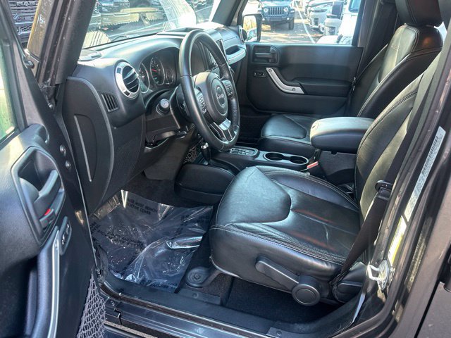 Used 2016 Jeep Wrangler Unlimited Sahara w/ Connectivity Group AWD/4WD image 24