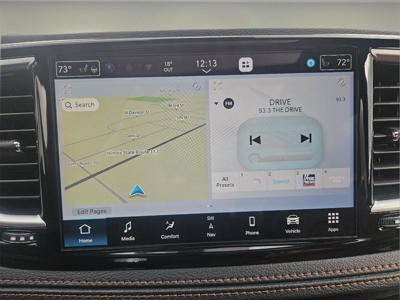 Used 2025 Chrysler Pacifica Pinnacle image 10