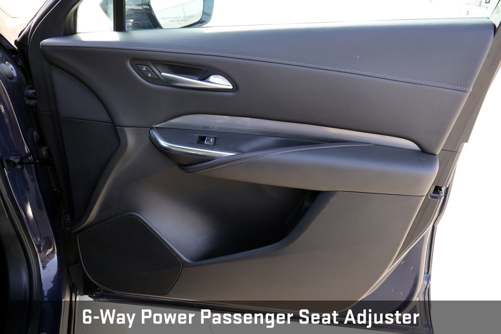 Used 2025 Cadillac XT4 Premium Luxury image 12