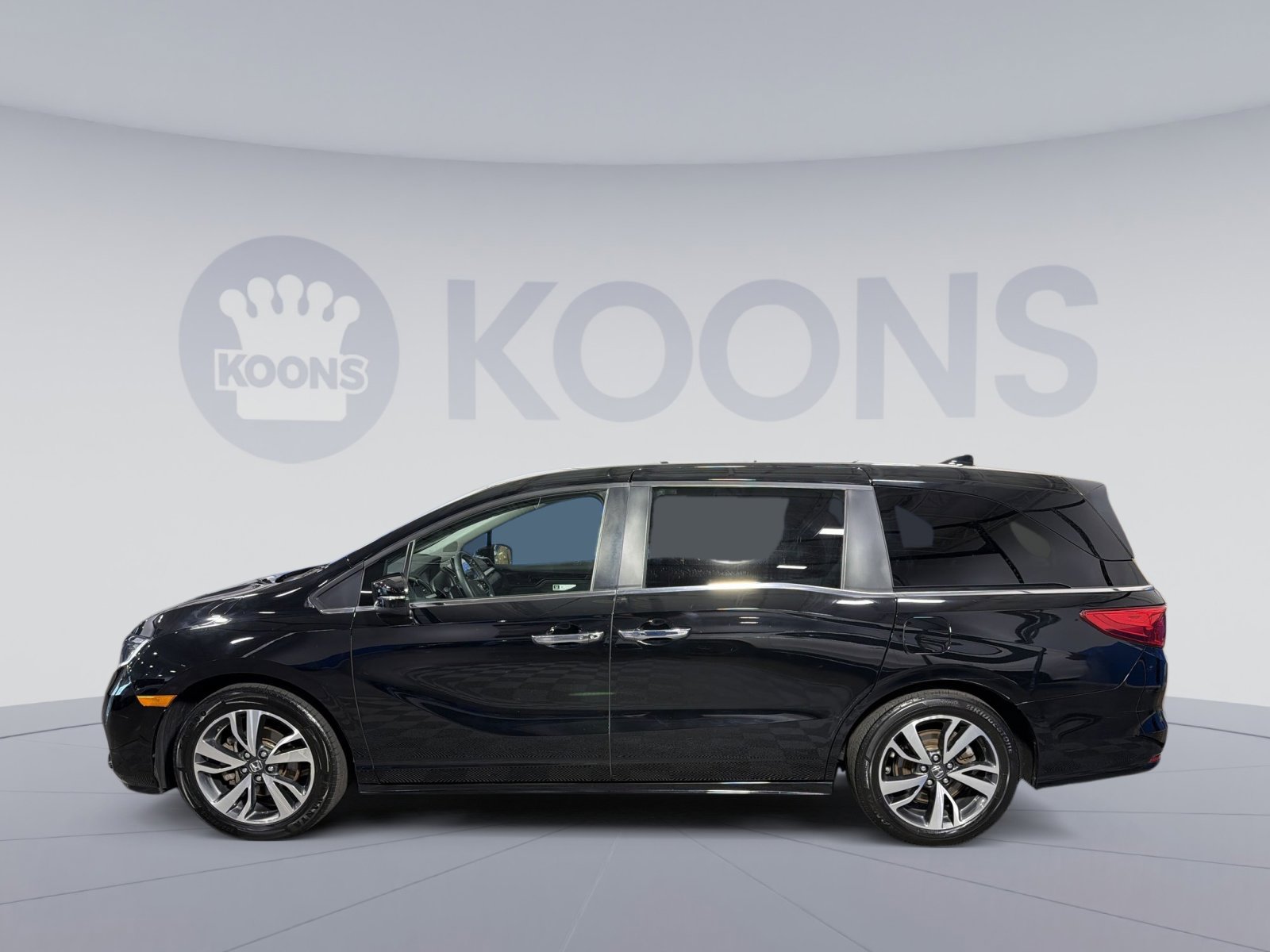 Used 2023 Honda Odyssey Touring image 2