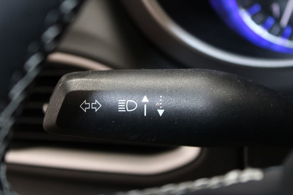 Used 2025 Chrysler Pacifica Select image 35