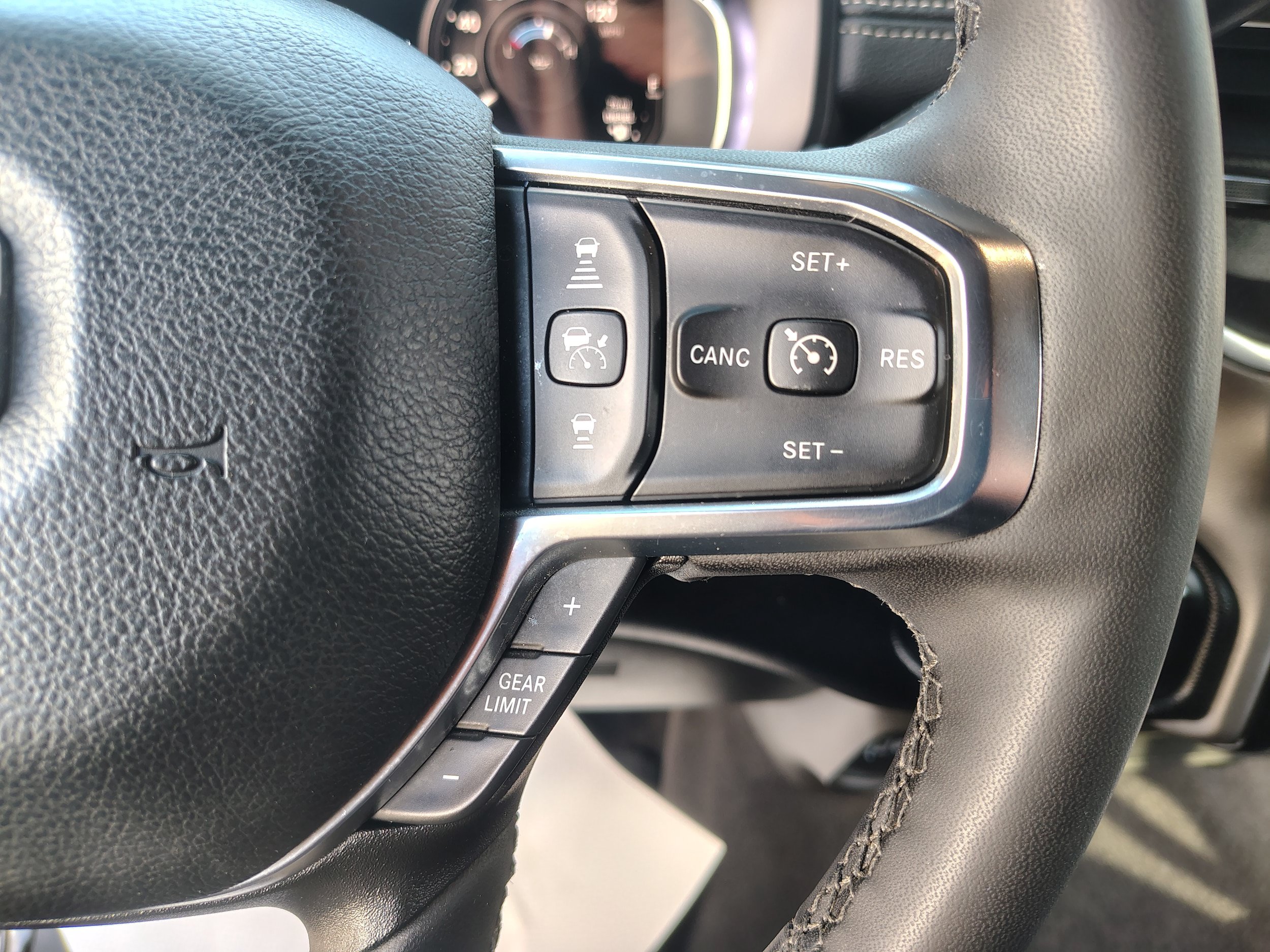 Certified 2026 RAM 2500 Laramie AWD/4WD image 32