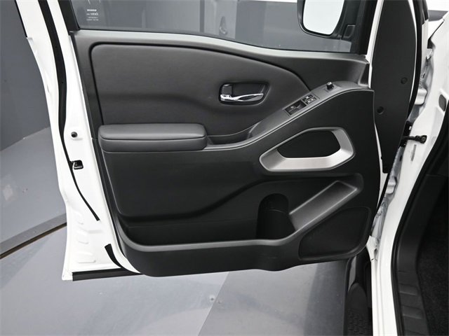 Used 2023 Nissan Frontier SV w/ Technology Package image 22
