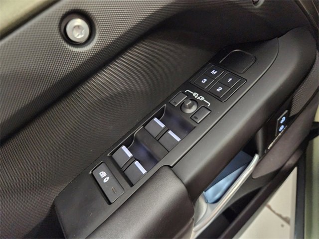 Used 2025 Land Rover Defender 110 S image 23