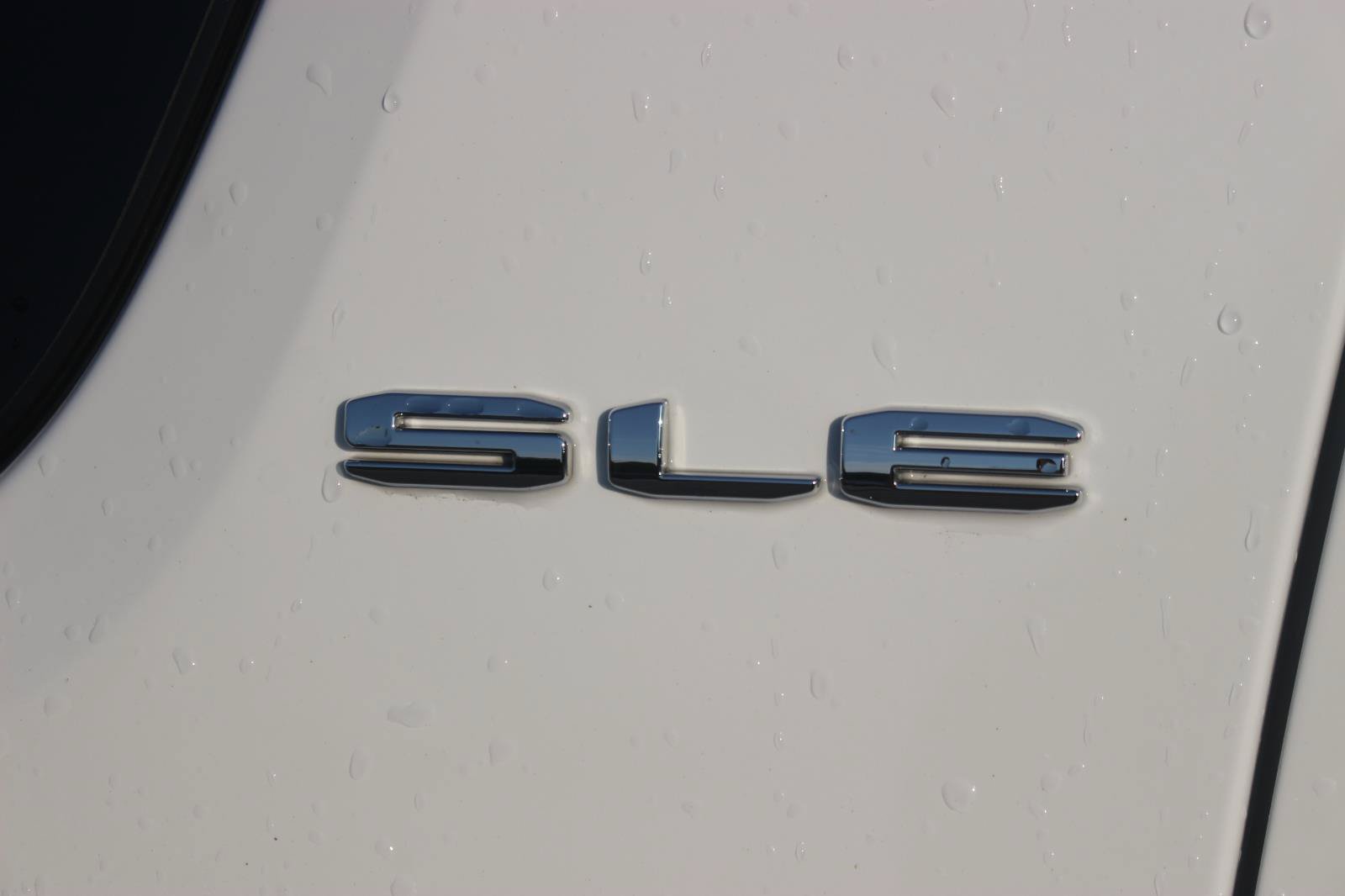 Used 2021 GMC Acadia SLE w/ Driver Convenience Package FWD image 10