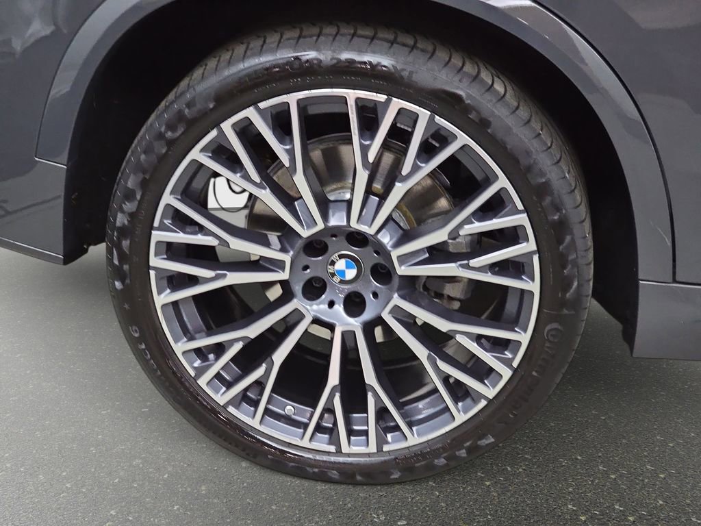 Used 2026 BMW X5 xDrive40i w/ M Sport Package image 35