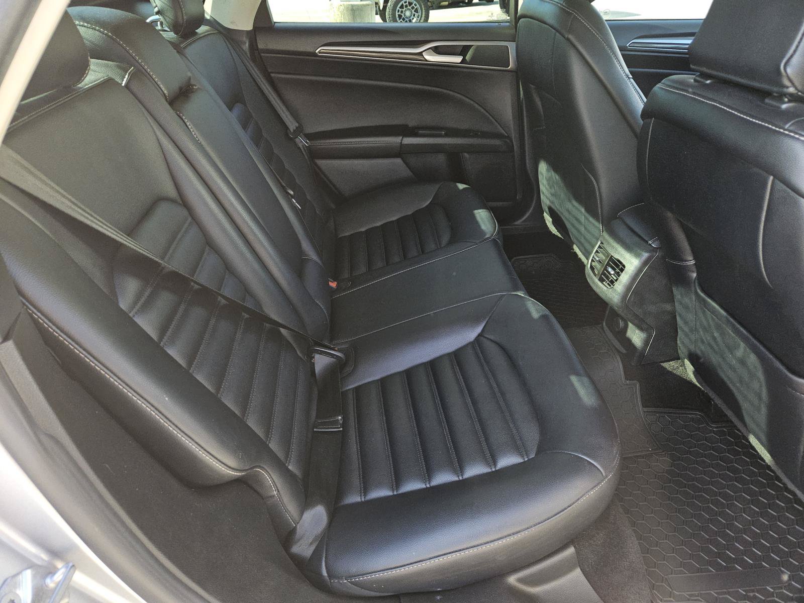Used 2020 Ford Fusion SEL FWD image 34