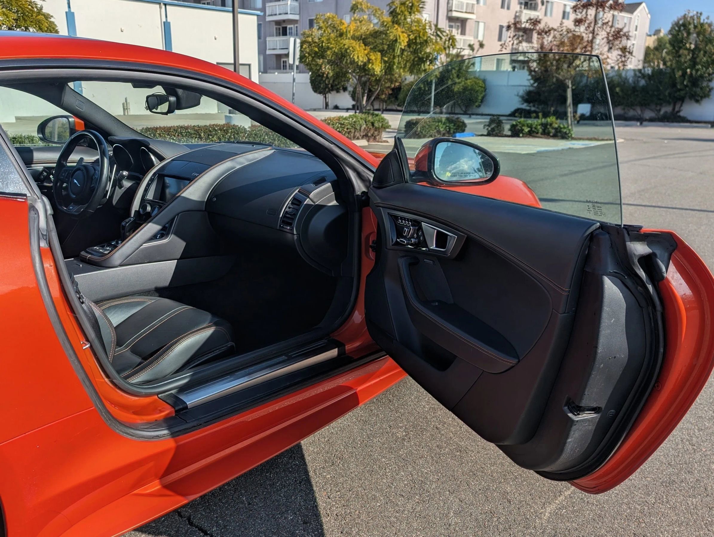 Used 2016 Jaguar F-TYPE R image 37