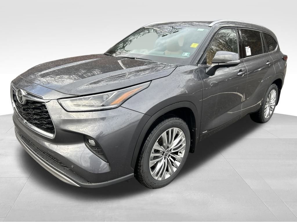 New 2025 Toyota Highlander Platinum