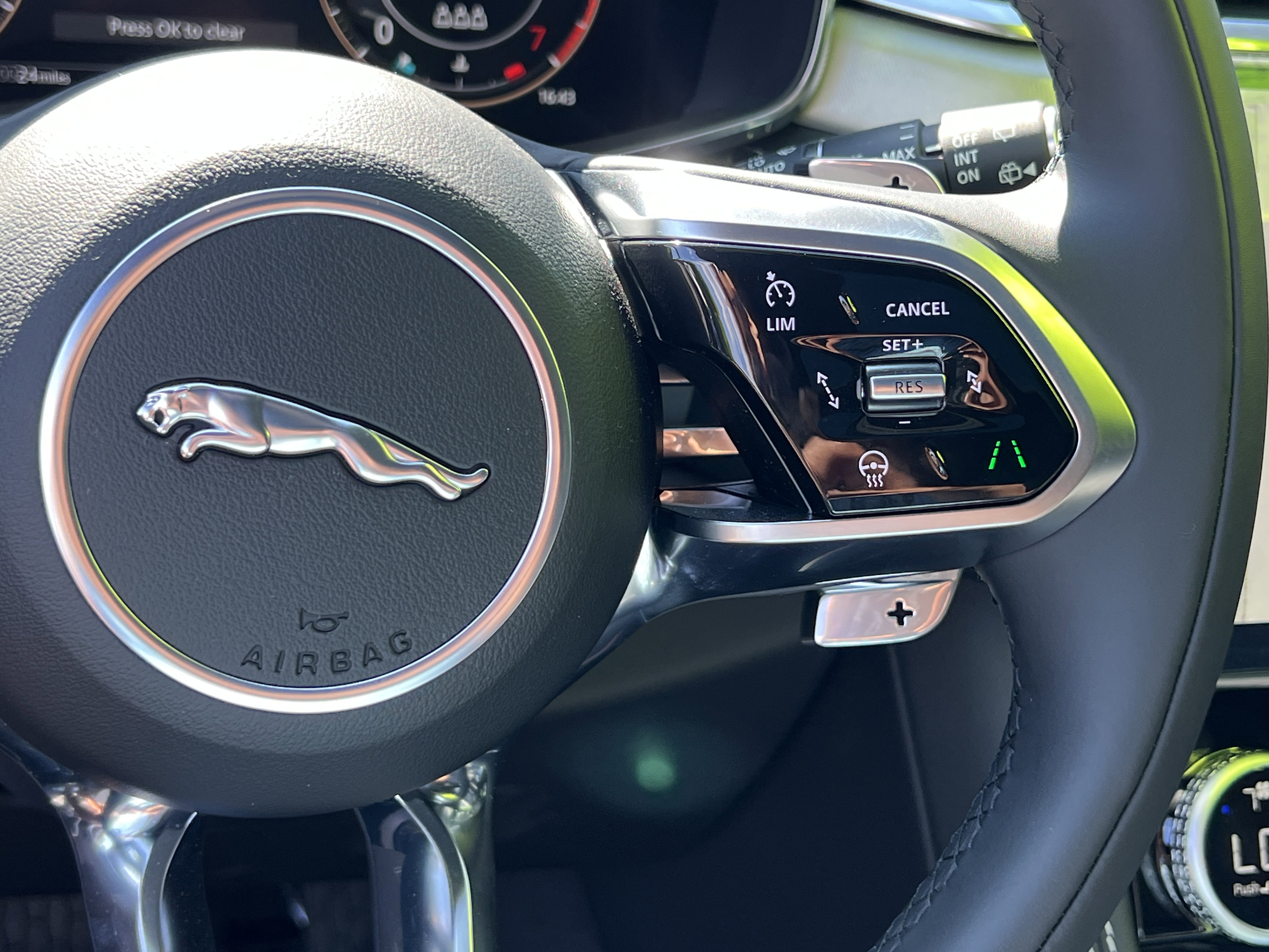 New 2025 Jaguar F-PACE R-Dynamic S image 29