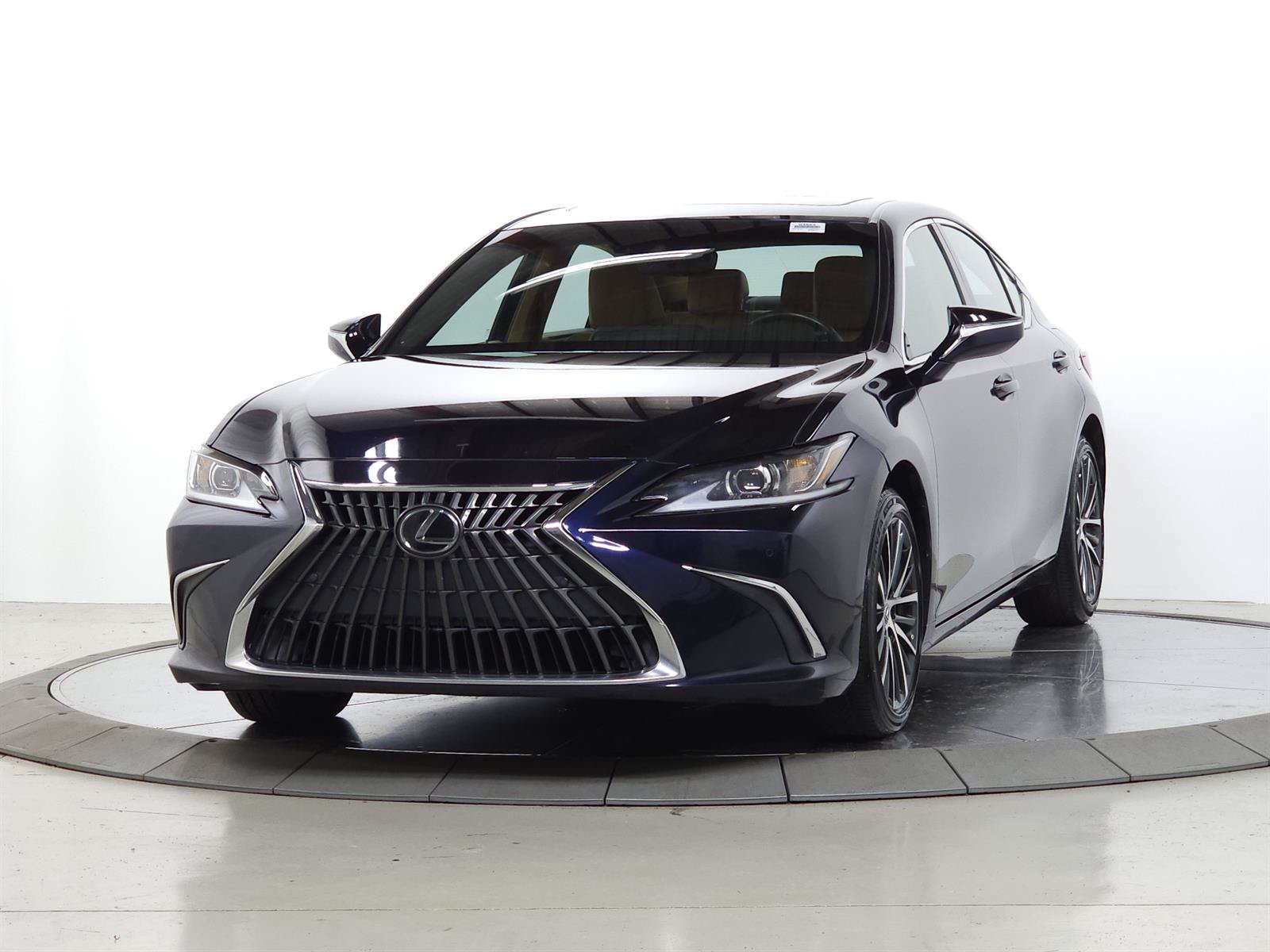 Used 2022 Lexus ES 350 w/ Premium Package FWD image 4
