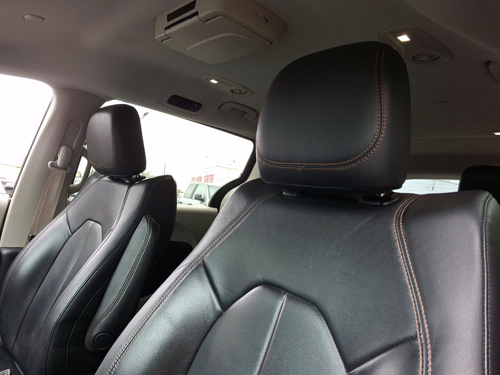 Used 2017 Chrysler Pacifica Touring-L FWD image 20