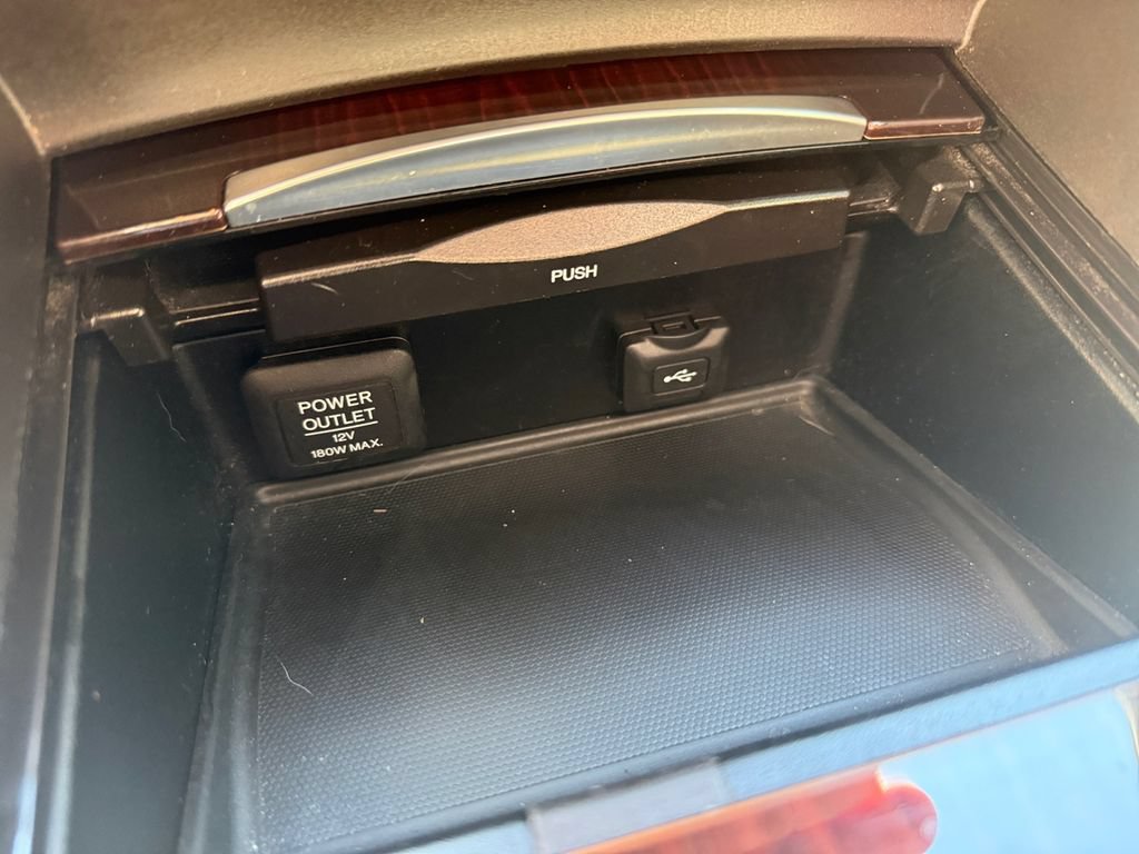 Used 2017 Acura TLX V6 w/ Technology Package FWD image 26