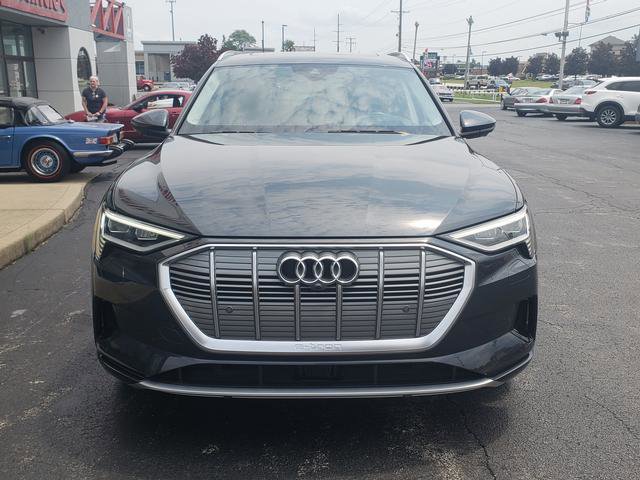 Used 2019 Audi e-tron Prestige w/ Prestige Package AWD/4WD image 3