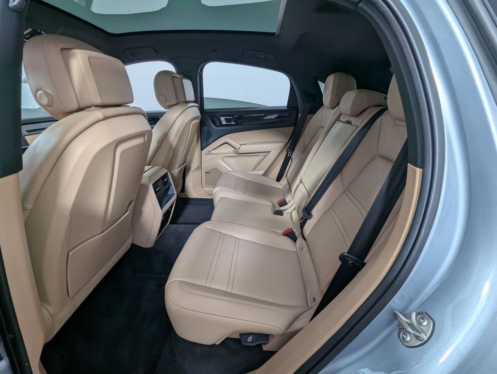 Used 2022 Porsche Cayenne Coupe image 14