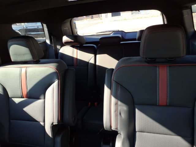 New 2027 Chevrolet Traverse RS w/ LPO, Floor Liner Package AWD/4WD image 23