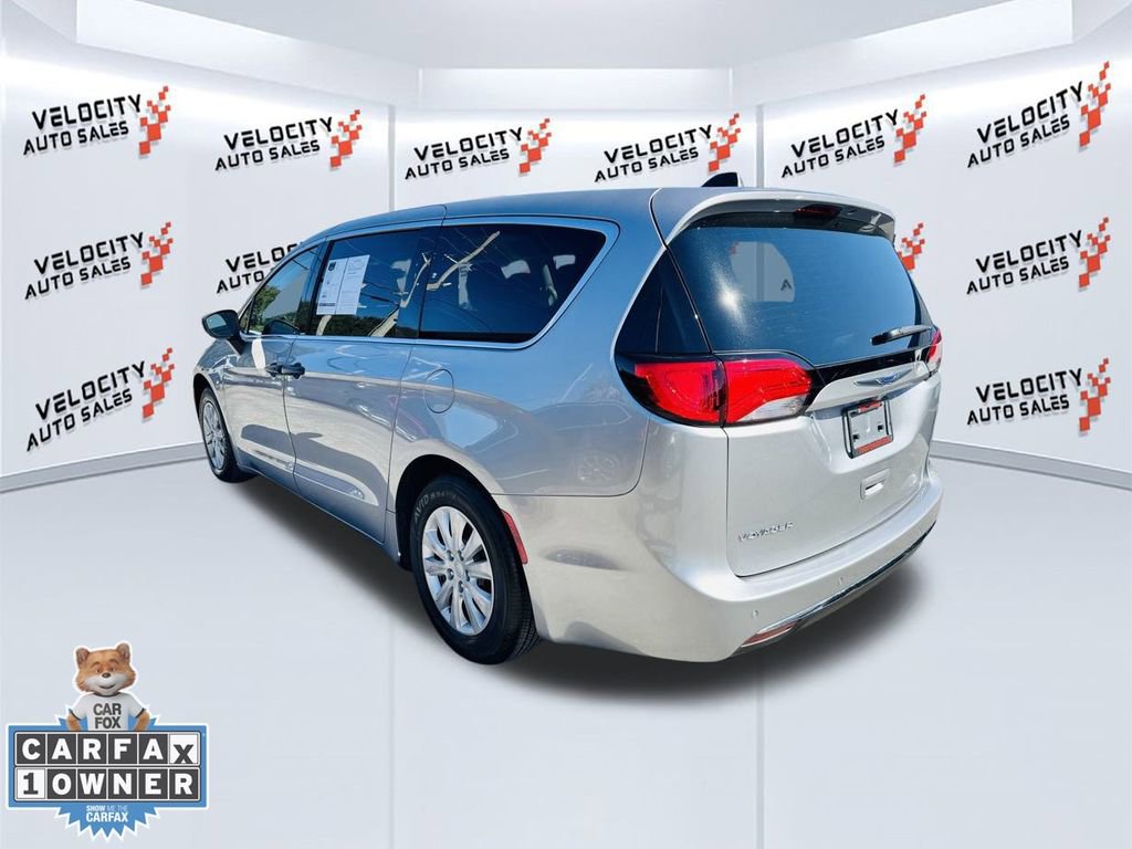 Used 2020 Chrysler Voyager L image 5