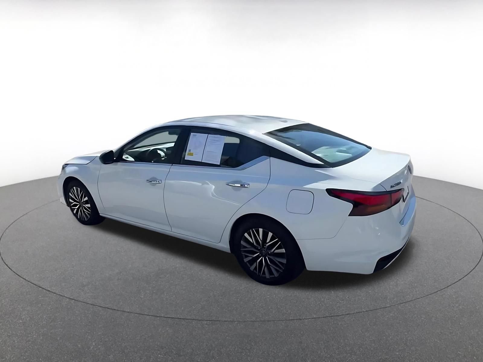Used 2025 Nissan Altima 2.5 SV FWD image 10