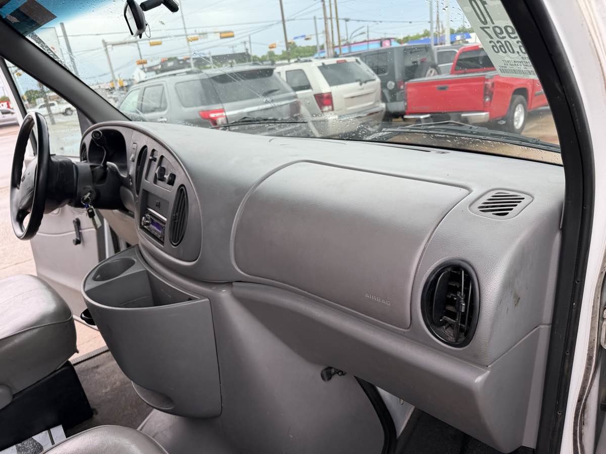 Used 1997 Ford E-150 and Econoline 150 image 13