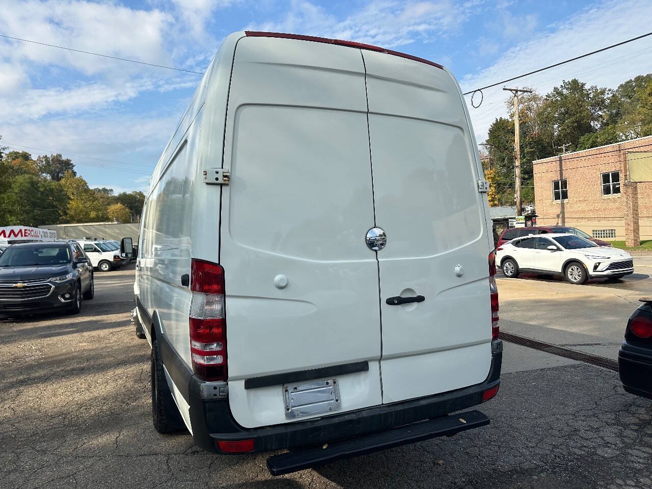 Used 2010 Freightliner Sprinter 3500 RWD image 4