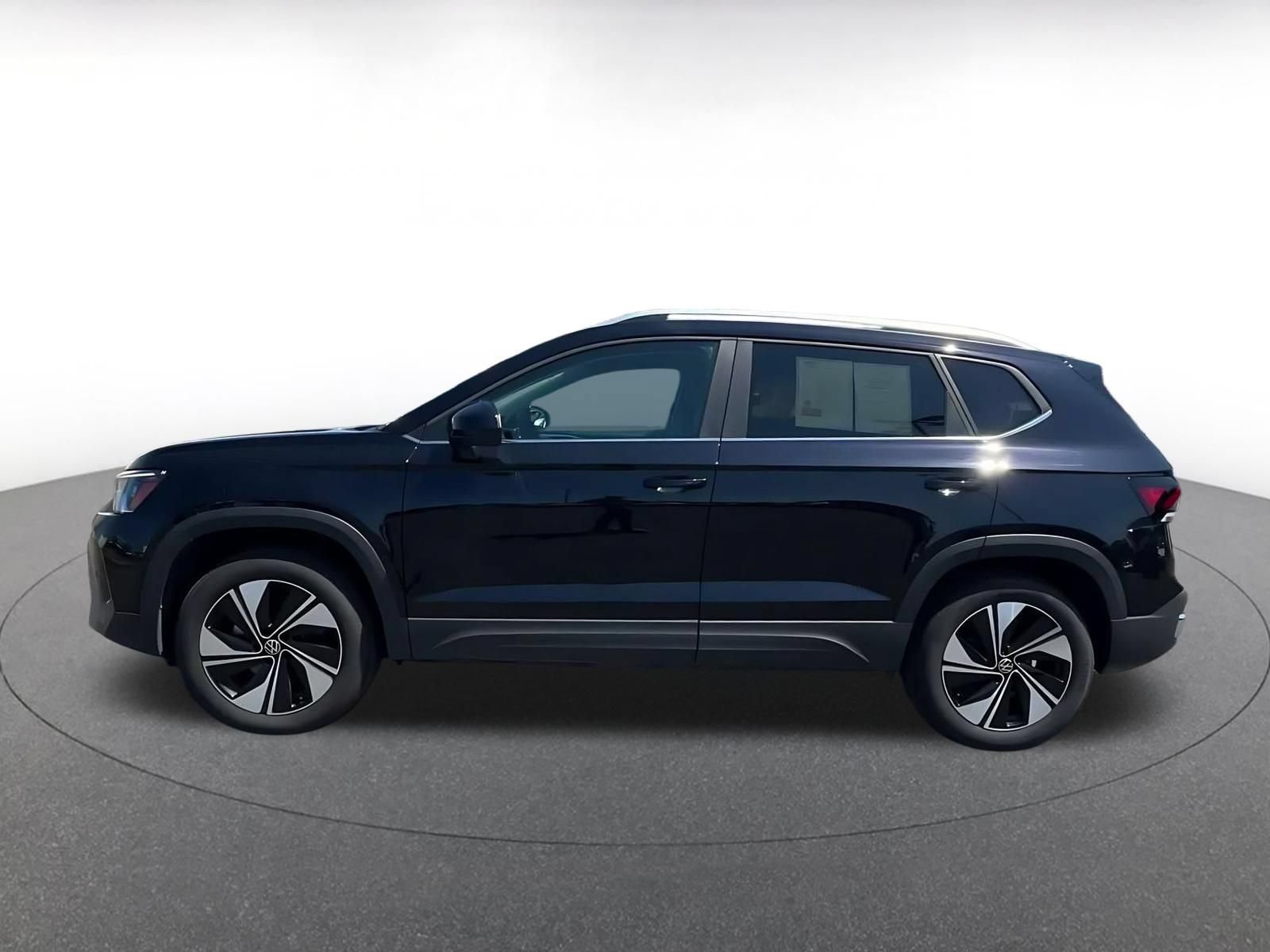 Used 2026 Volkswagen Taos SE AWD/4WD image 7