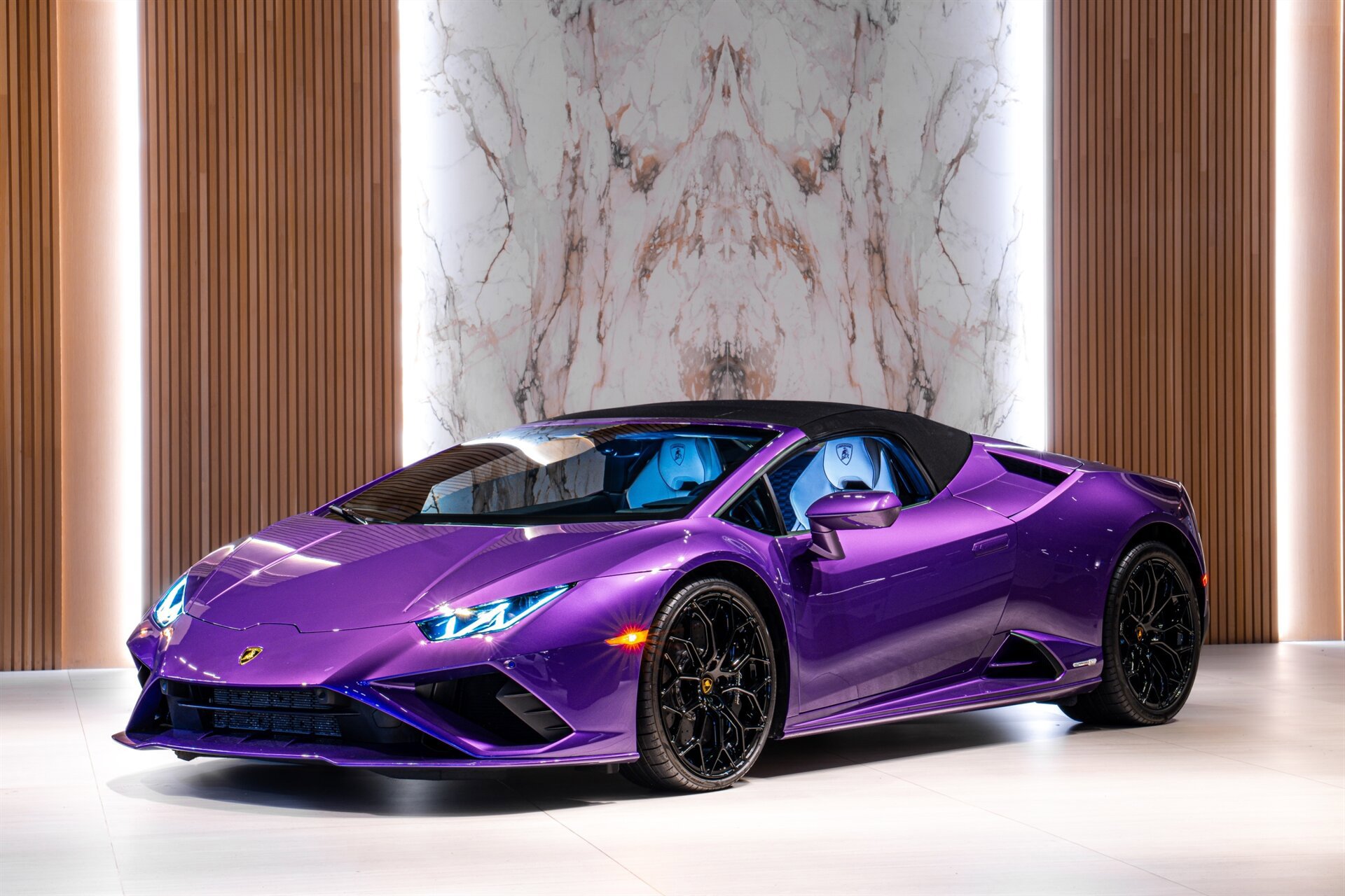 Used 2023 Lamborghini Huracan EVO RWD image 2
