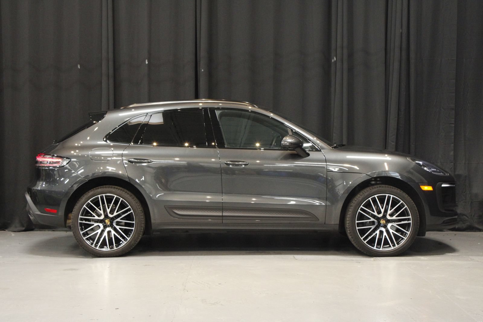 Certified 2026 Porsche Macan AWD/4WD image 8