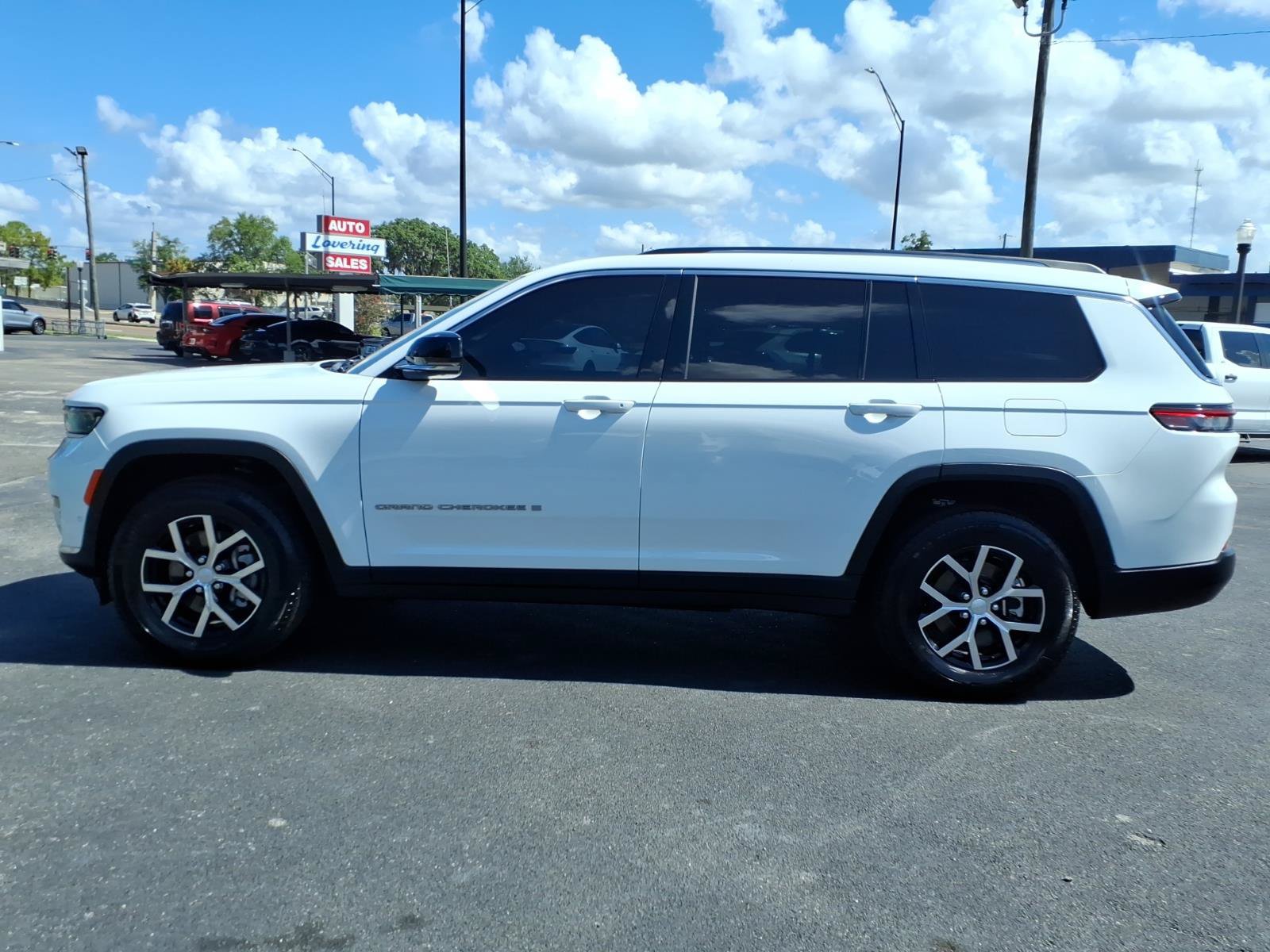 Used 2023 Jeep Grand Cherokee L Limited w/ Luxury Tech Group II AWD/4WD image 2