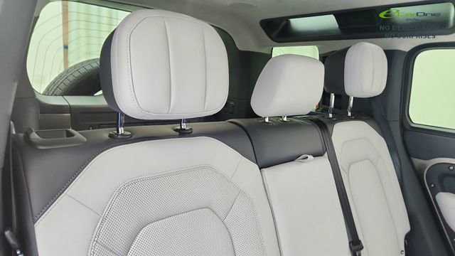 Used 2025 Land Rover Defender 110 X image 25