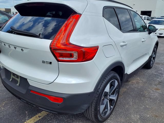 Certified 2026 Volvo XC40 B5 Plus AWD/4WD image 4