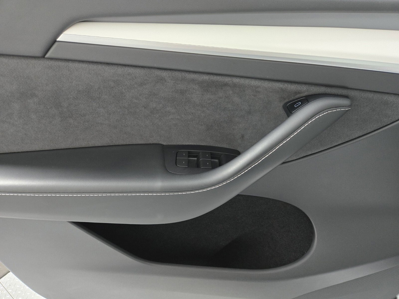 Used 2022 Tesla Model Y Long Range image 21