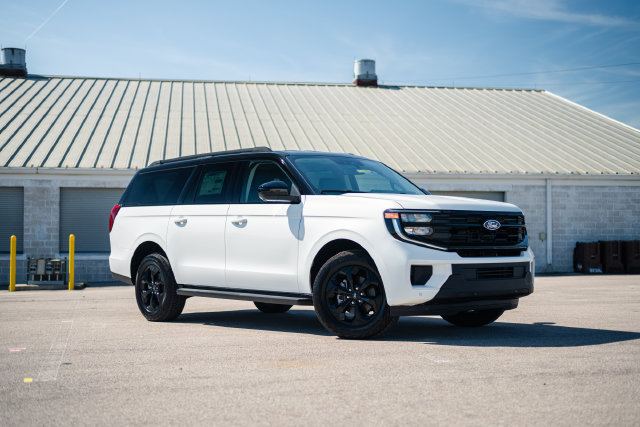 New 2027 Ford Expedition Max Active AWD/4WD image 2