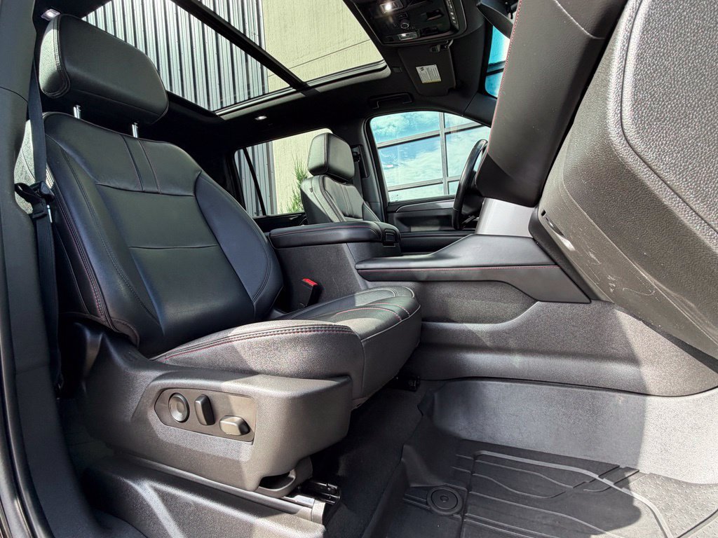 Used 2022 Chevrolet Suburban RST w/ Luxury Package AWD/4WD image 21
