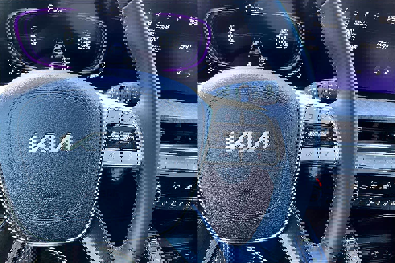 Used 2024 Kia Telluride EX w/ EX Captain's Chair Package image 24