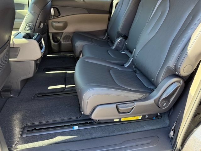 New 2026 Kia Carnival EX FWD image 10