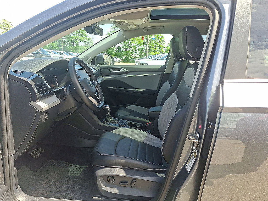 Used 2022 Volkswagen Taos SEL w/ Panoramic Sunroof Package AWD/4WD image 17