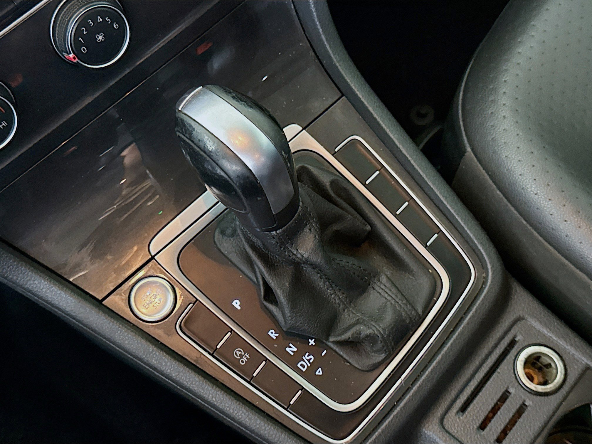 Used 2020 Volkswagen Golf 4-Door image 20