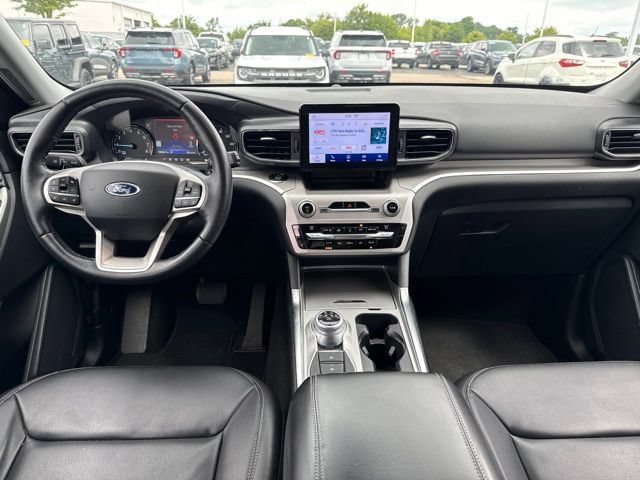 Used 2020 Ford Explorer XLT w/ Equipment Group 202A AWD/4WD image 11