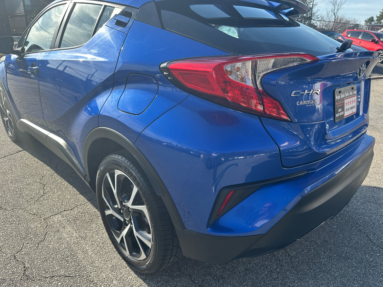 Used 2018 Toyota C-HR XLE image 5