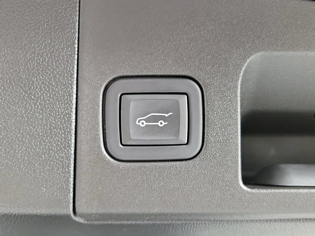 Certified 2024 Cadillac XT5 Premium Luxury w/ LPO, Floor Liner Package AWD/4WD image 9
