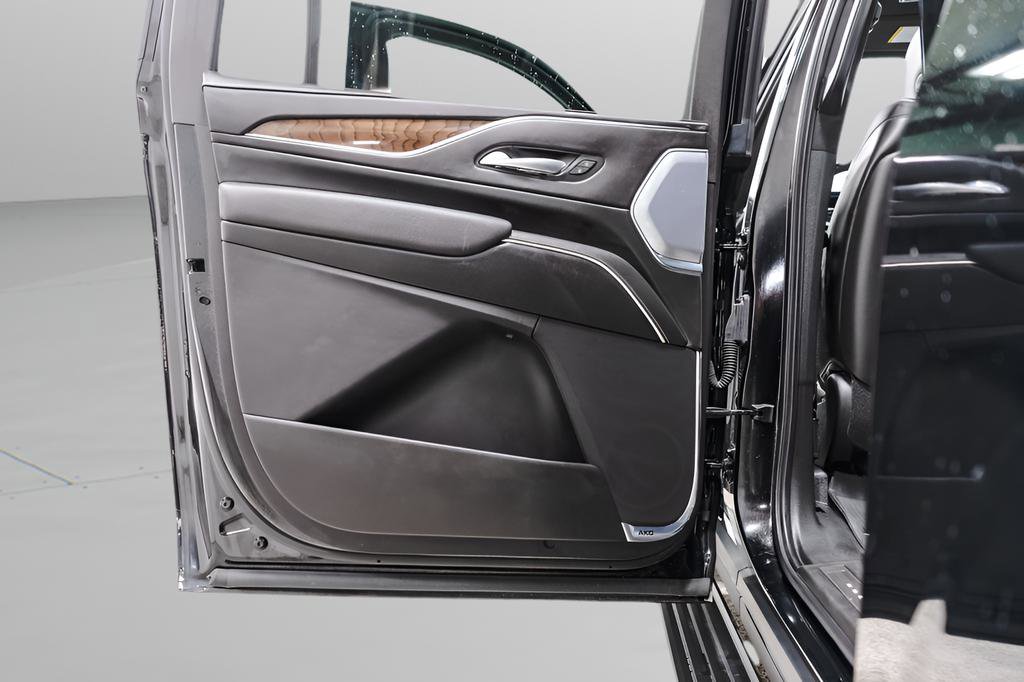 Used 2023 Cadillac Escalade ESV Sport Platinum image 32