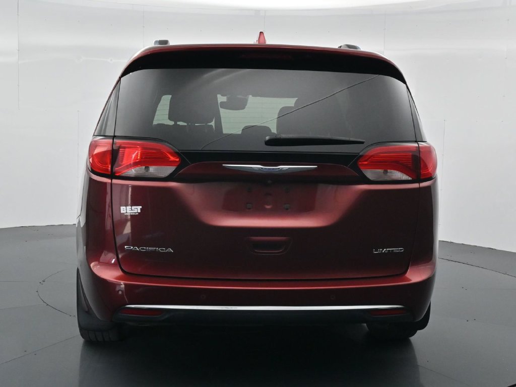 Used 2020 Chrysler Pacifica Limited w/ Tire & Wheel Group FWD image 6