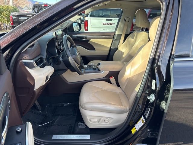 Used 2021 Toyota Highlander Limited image 13