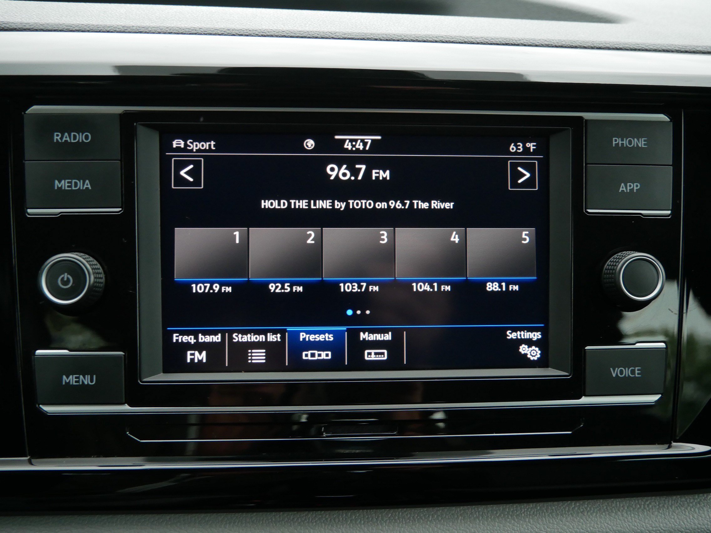 Used 2023 Volkswagen Taos S w/ Driver Assistance Package AWD/4WD image 22