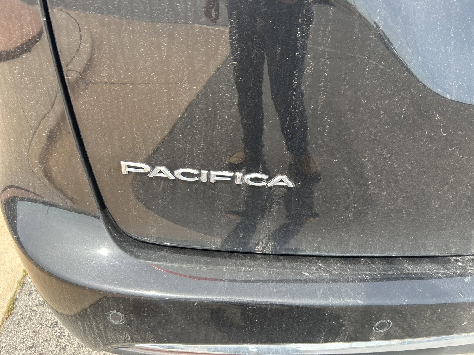 Used 2023 Chrysler Pacifica Touring-L FWD image 10