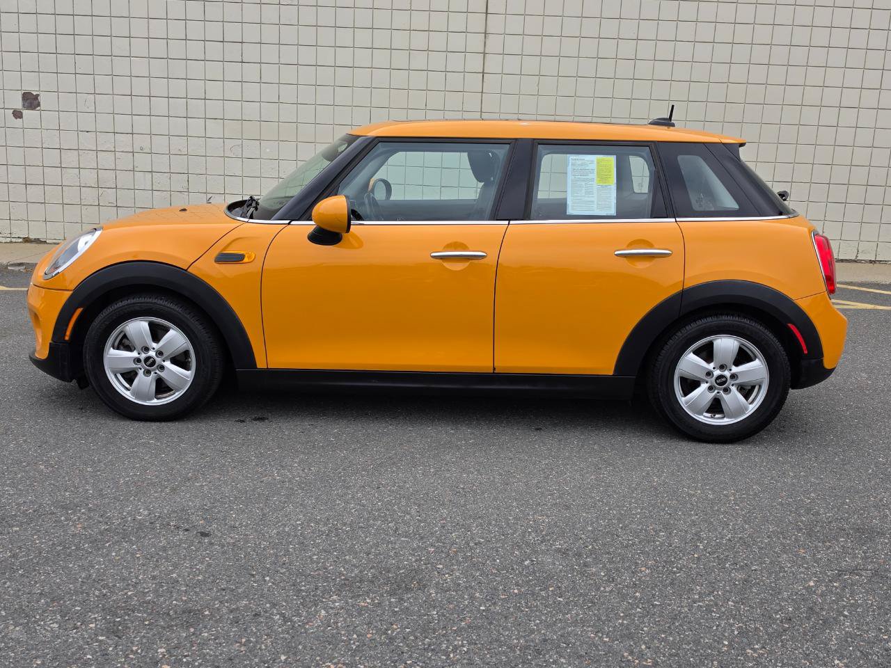 Used 2016 MINI Cooper 4-Door Hardtop FWD image 4